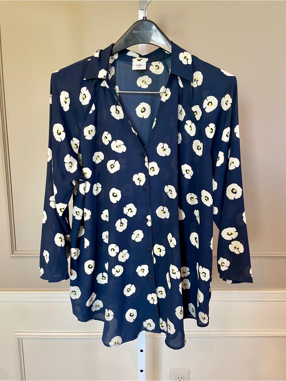 Cabi Go To Blouse 5705 Medium Button Up All Over Daisy Floral Print Blue